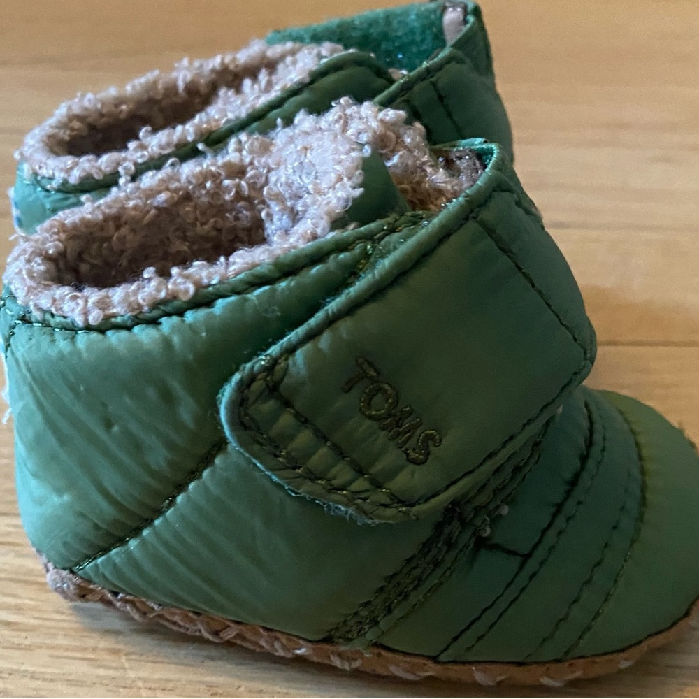 TOMs infant booties size 3 Hunter green nylon exterior soft polyester inside EUC - Picture 2 of 8